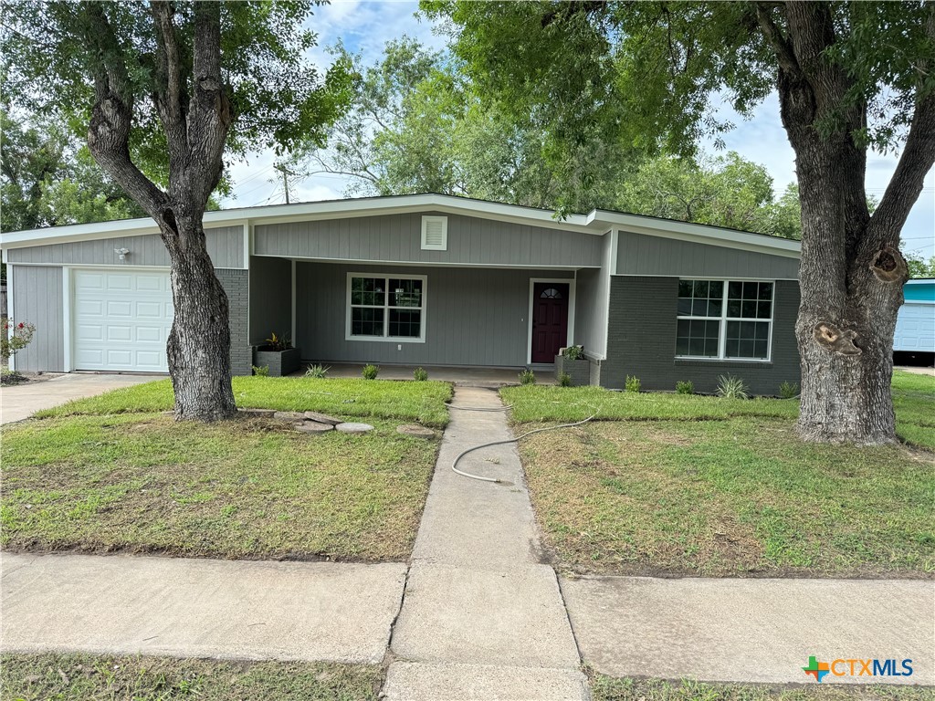 Mayfair Dr, Victoria, TX 77901
