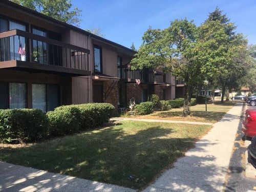 6167 W Cold Spring Rd, Greenfield, WI, 53220-3081 | Card Image