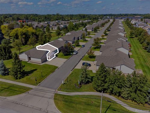 53171 Pineridge Dr, Chesterfield, MI, 48051-2745 | Card Image