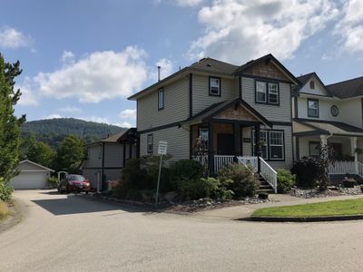 36300 Stephen Leacock Dr, House other with 3 bedrooms, 4 bathrooms and null parking in Abbotsford BC | Image 2