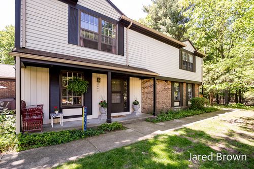 3647 Brentwood St, Norton Shores, MI, 49441-4605 | Card Image