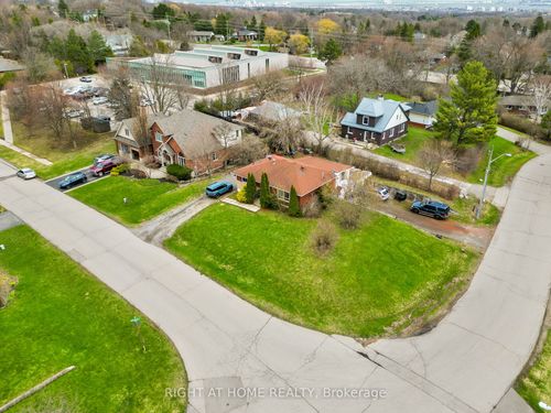 13 Mcdonald Crt, Dundas, ON, L9H7G1 | Card Image