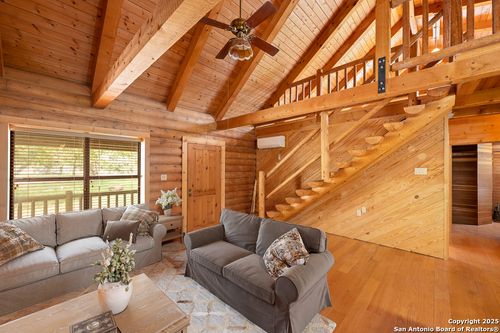 463 Woodland Dr, Fredericksburg, TX, 78624-7530 | Card Image