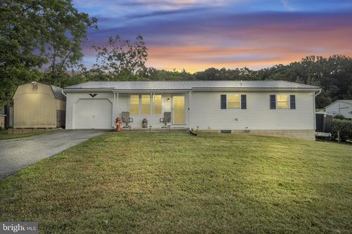 28 Mountain Street, MOUNT HOLLY SPRINGS, PA, 17065 | Card Image