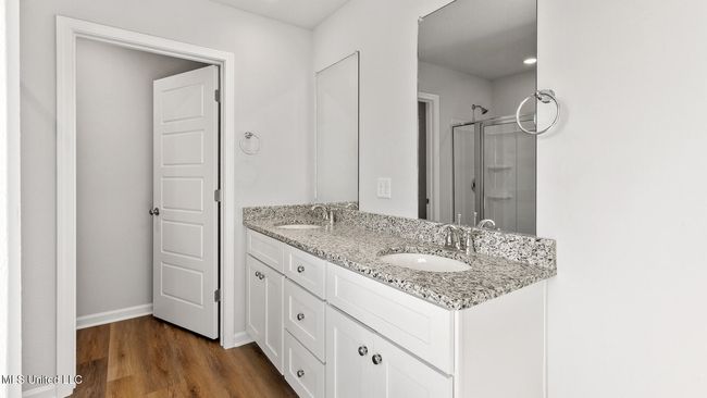 Primary Bathroom | Image 16