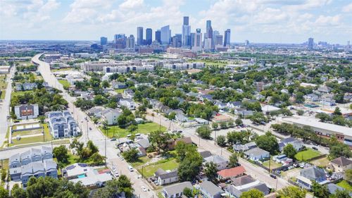 1917 Elysian St, Houston, TX, 77026-7111 | Card Image