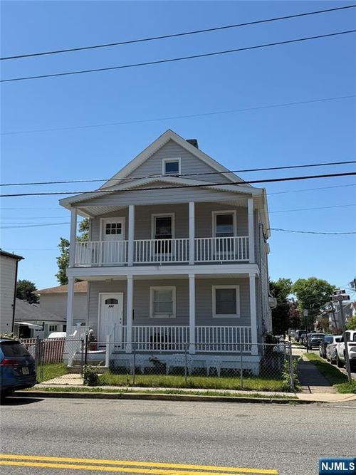 832 Paterson Ave, East Rutherford, NJ, 07073-1054 | Card Image