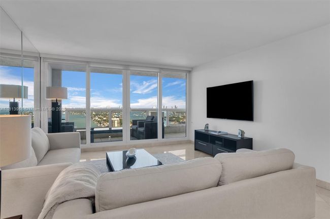 APT-3332 - 1717 N Bayshore Dr, Condo with 2 bedrooms, 2 bathrooms and null parking in Miami FL | Image 7