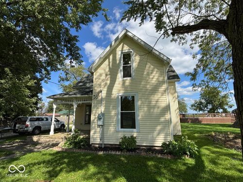 422 S Sycamore St, Gaston, IN, 47342-9441 | Card Image