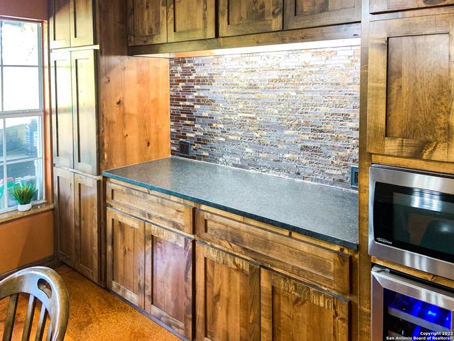 208 Scenic Mountain Dr, House other with 2 bedrooms, 3 bathrooms and null parking in Lakehills TX | Image 15