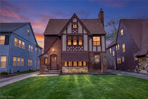 18427 Winslow Rd, Shaker Heights, OH, 44122-4812 | Card Image