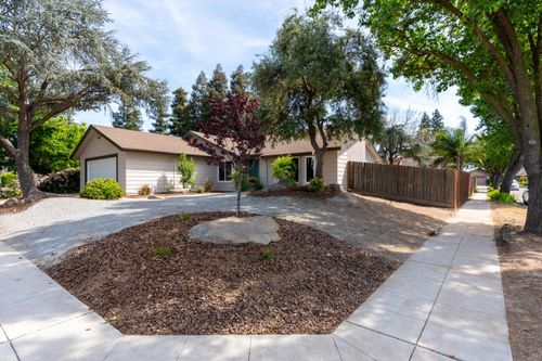 825 E Decatur Ave, Fresno, CA, 93720-2522 | Card Image