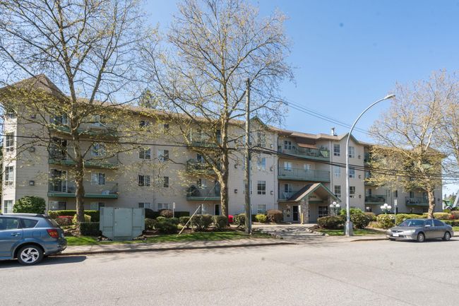 205 - 2435 Center Street, Condo with 2 bedrooms, 2 bathrooms and 1 parking in Abbotsford BC | Image 1