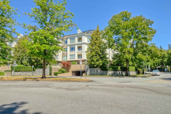 212 - 5735 Hampton Place, Condo with 2 bedrooms, 2 bathrooms and 2 parking in Vancouver BC | Image 4