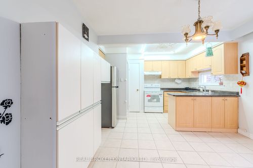 upper-23 Lebos Rd, North York, ON, M2H2L8 | Card Image