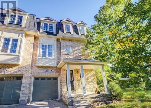 2-15 Old Colony Rd, Richmond Hill, ON, L4E4L5 | Card Image