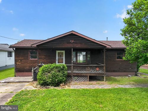 2302 Pennsylvania Ave, PARKERSBURG, WV, 26101-7147 | Card Image