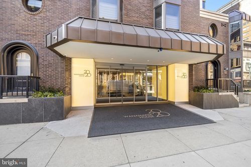 16j-2018 Walnut St, PHILADELPHIA, PA, 19103-5608 | Card Image