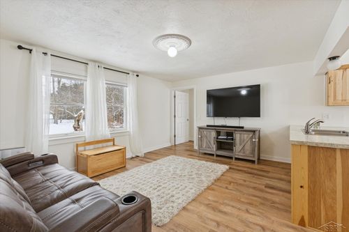 14454 Raucholz Rd, Chesaning, MI, 48616-9556 | Card Image