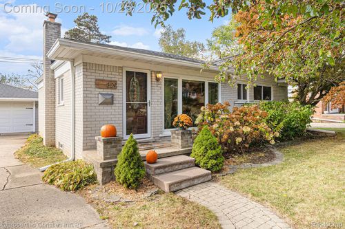 829 Duke, Milford, MI, 48381-1105 | Card Image