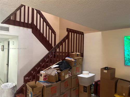 24-3992 W 8th Ln, Hialeah, FL, 33012-7220 | Card Image