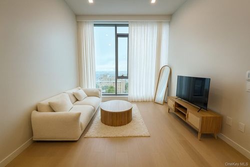 ph-h-35-32 Leavitt St, Flushing, NY, 11354-2951 | Card Image