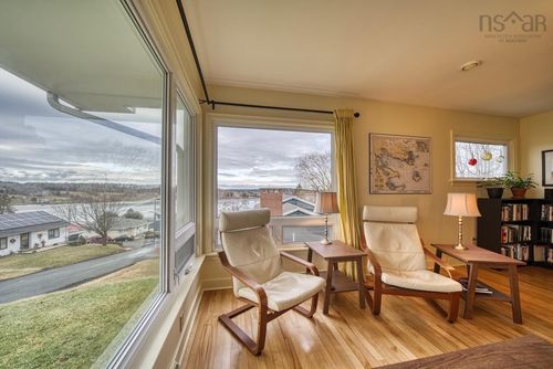 112 Hopson St, Lunenburg, NS, B0J2C0 | Card Image