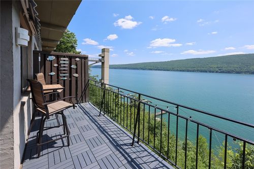 2 Cliffside Dr, Canandaigua, NY, 14424-8801 | Card Image