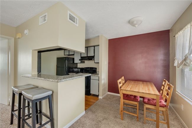 Breakfast bar and separate dining area | Image 4