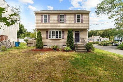 20 Woodlawn Rd, Randolph, MA, 02368-5560 | Card Image