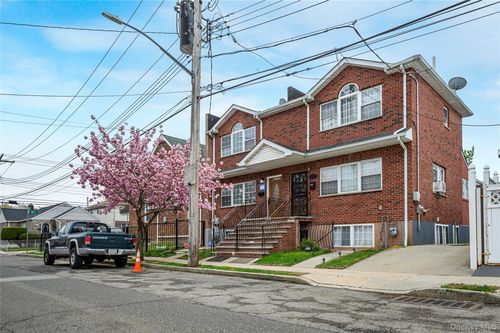 182-14 146th Rd, Springfield Gardens, NY, 11413-3702 | Card Image