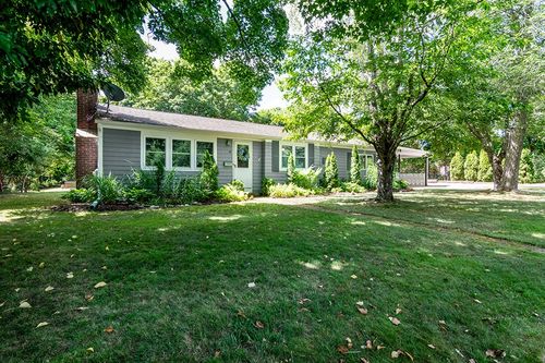 19 Waldron Ave, North Kingstown, RI, 02852-6829 | Card Image