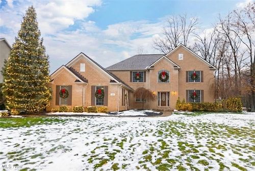 383 Crestwood Dr, Avon Lake, OH, 44012-3118 | Card Image