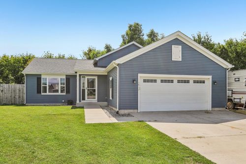 1511 E Longneedle Ln, ELKHORN, WI, 53121-4618 | Card Image