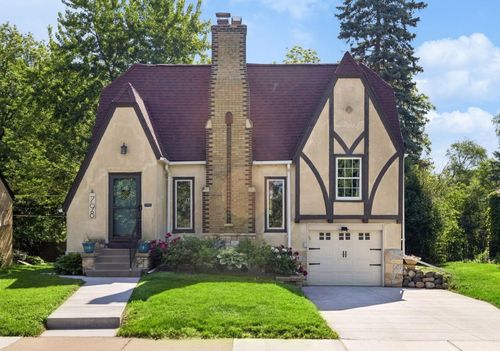 798 Pascal St N, Saint Paul, MN, 55104-1323 | Card Image