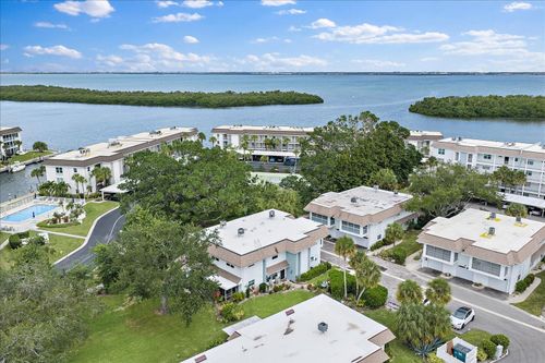 575 Sutton Pl, Longboat Key, FL, 34228-2340 | Card Image