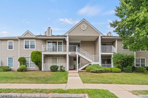 24 Amberly Ct, FRANKLIN PARK, NJ, 08823-1509 | Card Image