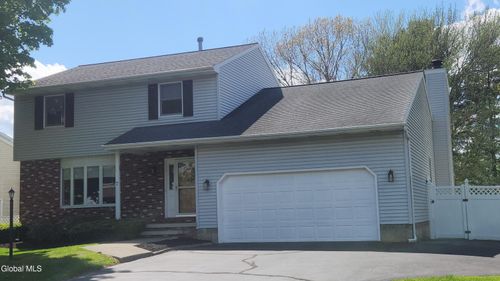 7 Berkshire Dr, Colonie, NY, 12205-1215 | Card Image