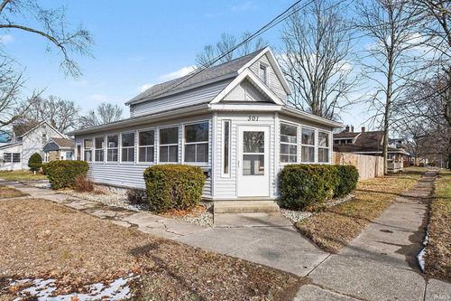 301 N Sycamore St, North Manchester, IN, 46962-1637 | Card Image