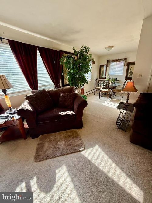 637 22nd St S, ARLINGTON, VA, 22202-2737 | Card Image