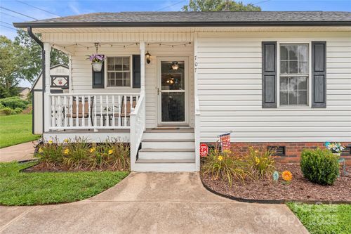 707 Battleground Rd, Lincolnton, NC, 28092-2121 | Card Image