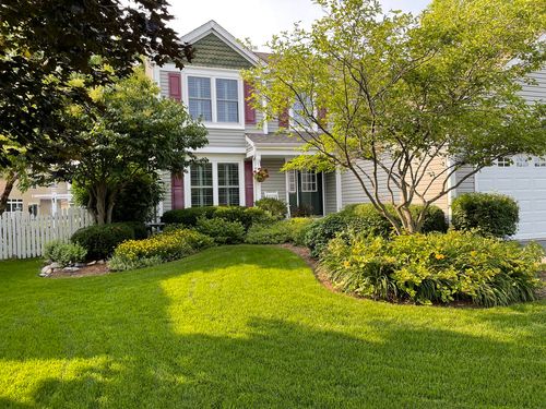 1739 Farmside Dr, Carpentersville, IL, 60110-3307 | Card Image