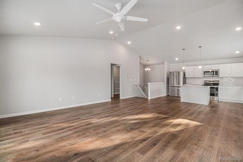 5528 Lahring Road, Fenton Charter Township, MI, 48451 | Card Image