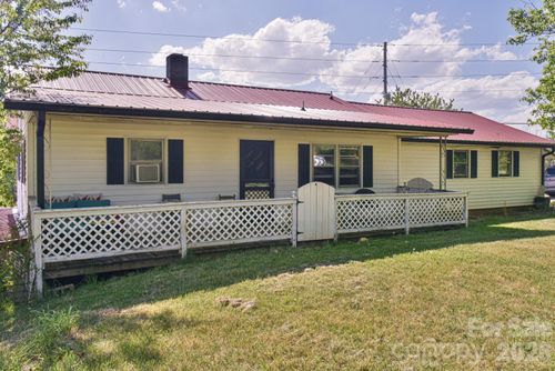 16 Rocking Chair Ln, Leicester, NC, 28748-6615 | Card Image