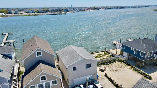 11 4th St, Manahawkin, NJ, 08050-4438 | Card Image