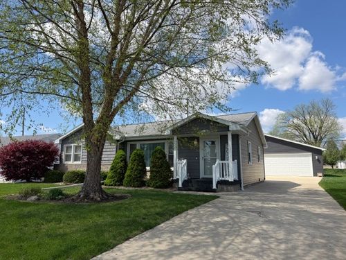 301 Cedar Dr, Clinton, IL, 61727-2409 | Card Image