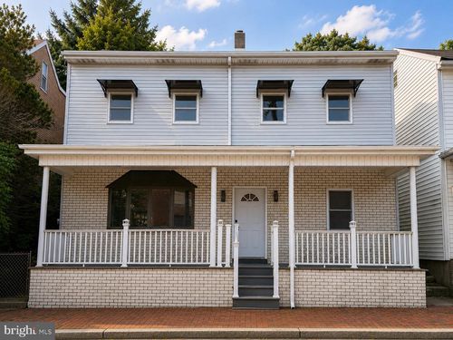 142 W Bacon St, POTTSVILLE, PA, 17901-3912 | Card Image