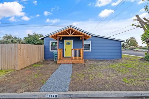 1175 W Maple St, Exeter, CA, 93221 | Card Image