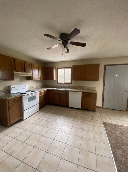 319 S 10th St, Beatrice, NE, 68310-4571 | Card Image