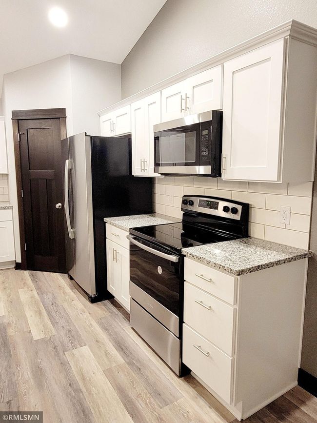 *Listing pictures are of previous model with similar finishes and layout* | Image 8